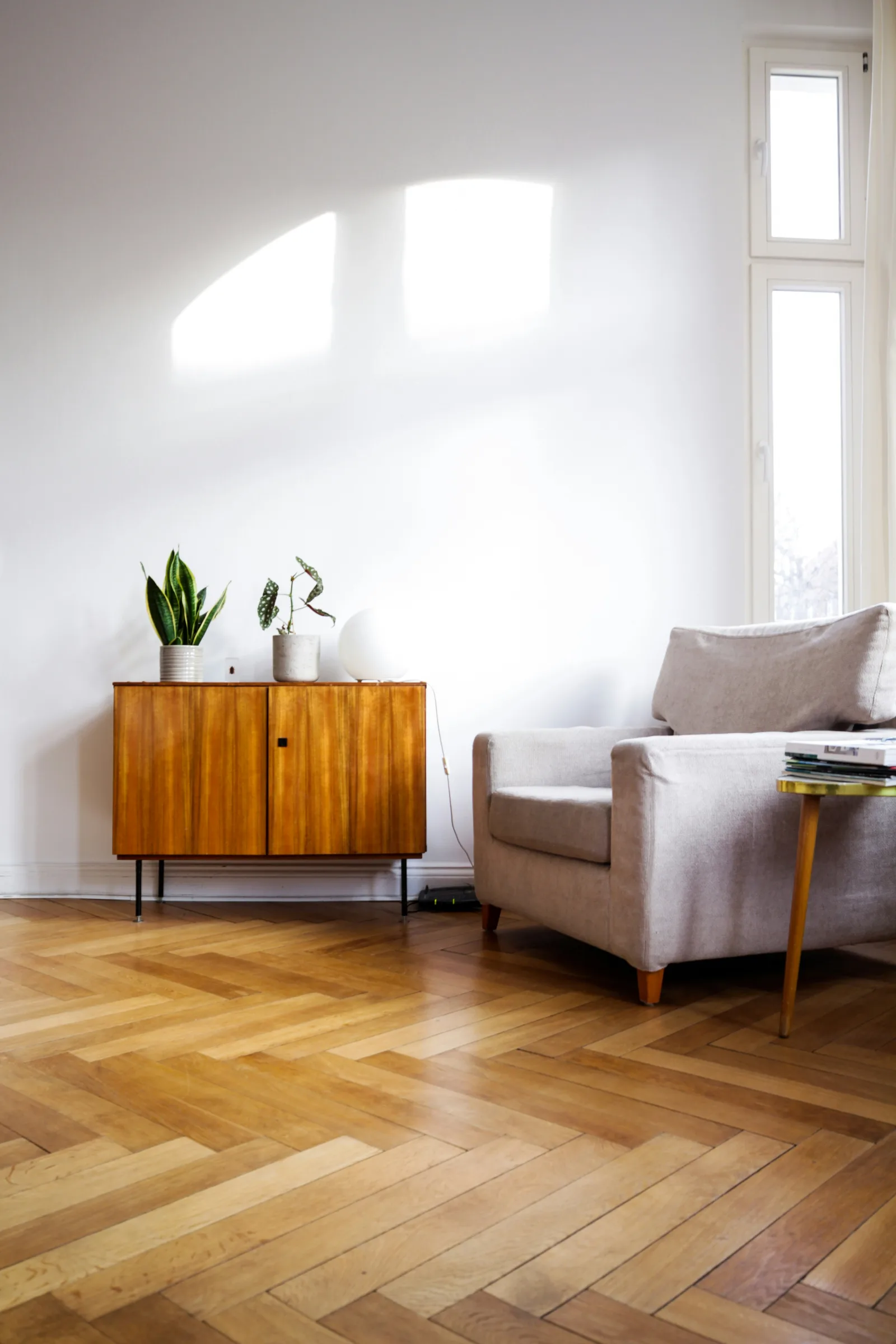 Smoothly finished herringbone floor after sanding